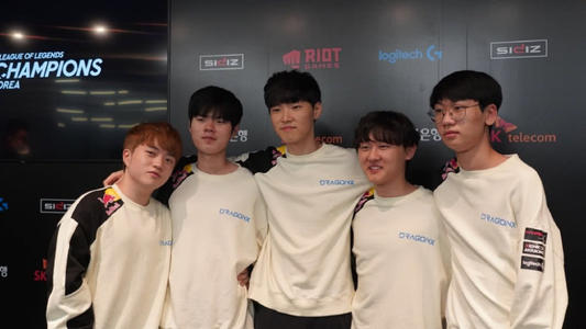 年轻且充满 年轻且充满