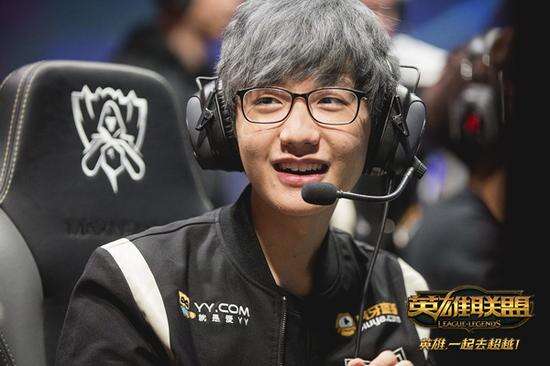 与竞技之间 与竞技之间